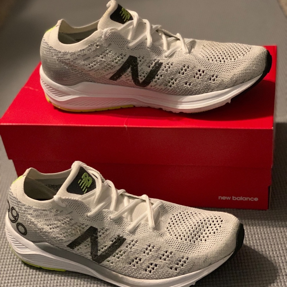 New Balance 890 V7 running shoes